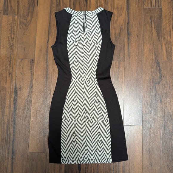 H&M mini dress size 4/XS - Picture 2 of 2